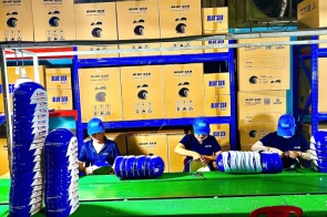 /dat-non-bao-hiem-quang-cao-o-dau-gia-tot-uy-tin.html